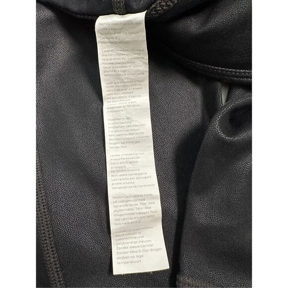 Fabletics women’s black cropped leggings size small.   #16-0378 - Picture 5 of 5